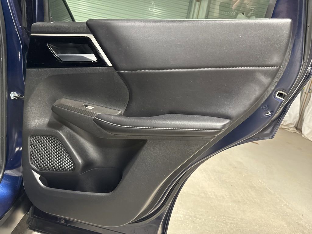 Used 2022 Mitsubishi Outlander SE image 11