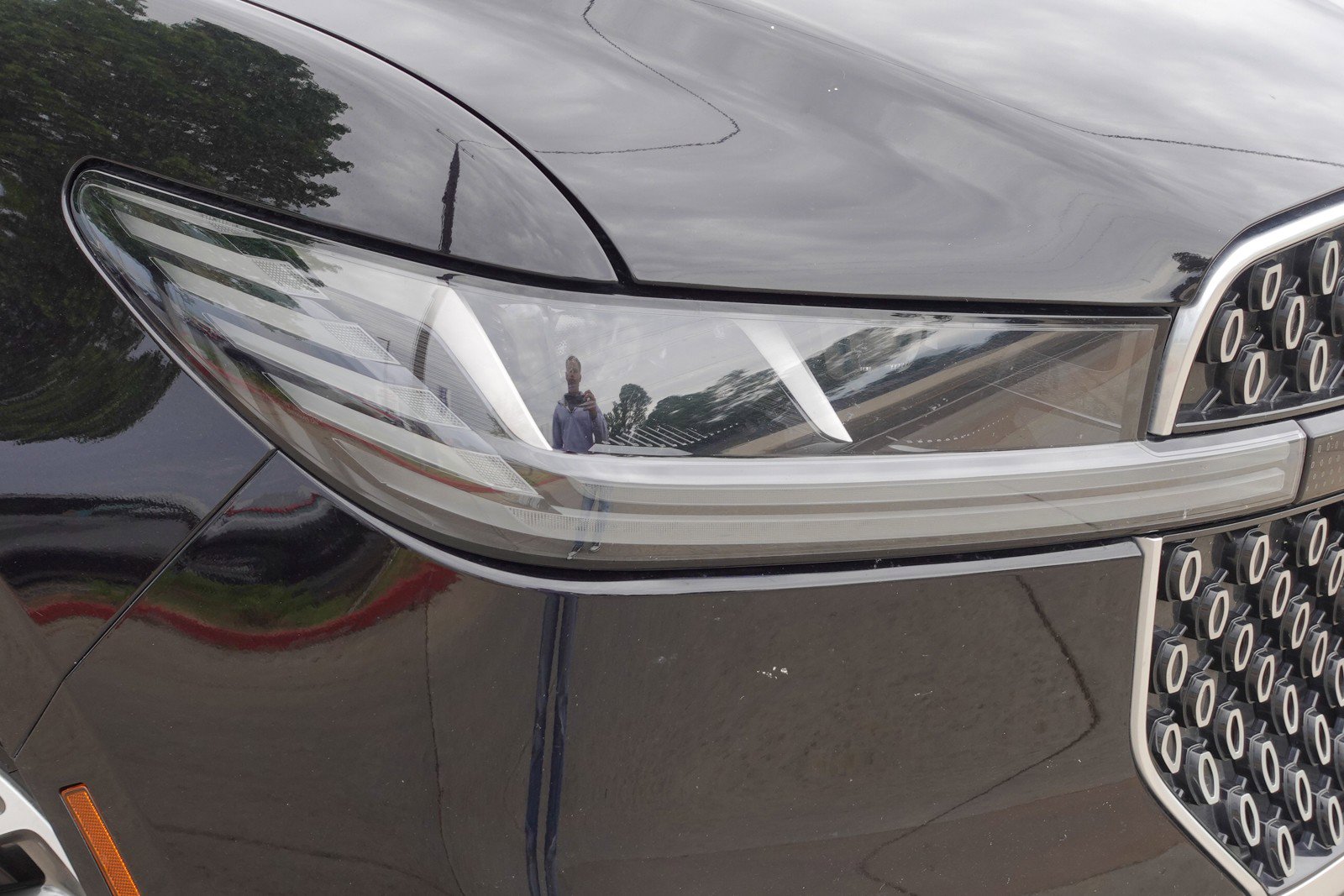 Used 2025 Lincoln Navigator Reserve image 2