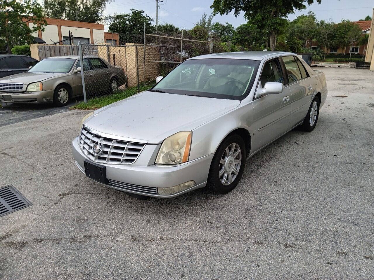 Used 2010 Cadillac DTS FWD image 7