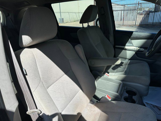 Used 2014 Honda Odyssey LX image 24