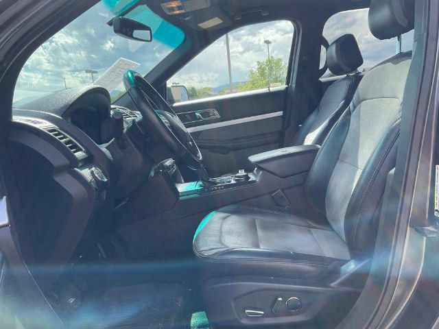 Used 2017 Ford Explorer XLT w/ Equipment Group 202A AWD/4WD image 11