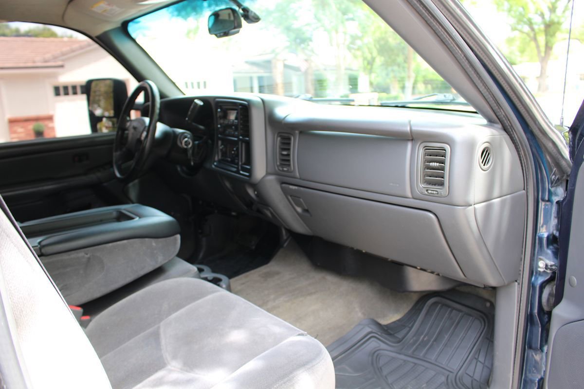 Used 2005 GMC Sierra 2500 SLE w/ Heavy-Duty Power Package AWD/4WD image 15