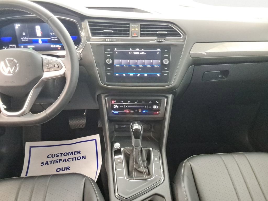 Certified 2022 Volkswagen Tiguan SE image 13