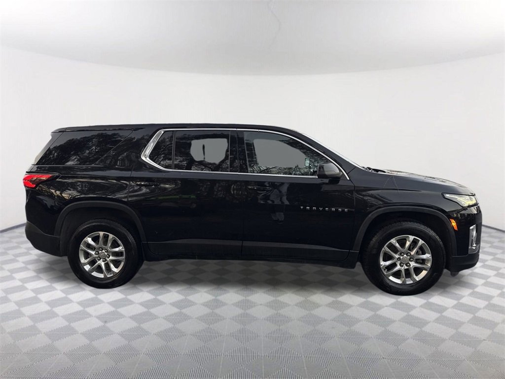 Used 2022 Chevrolet Traverse LS image 4