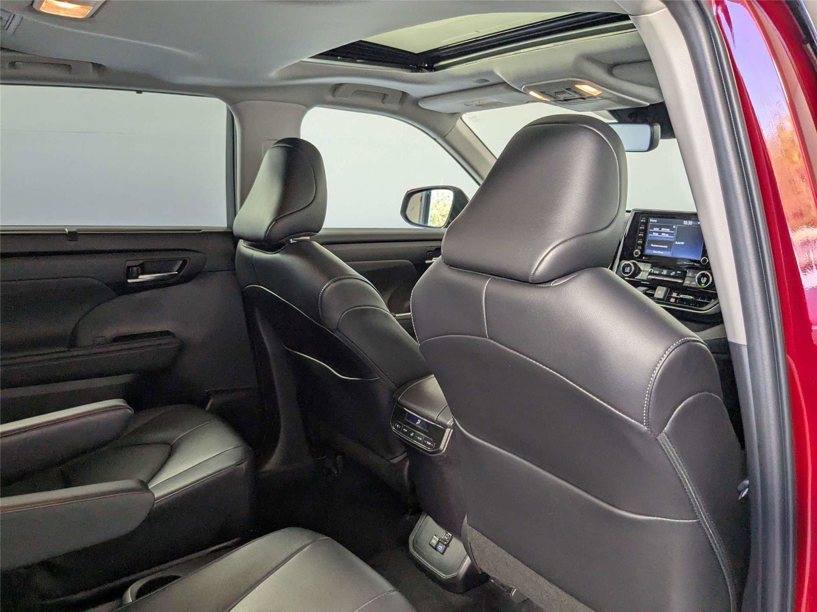 Used 2022 Toyota Highlander XLE image 31