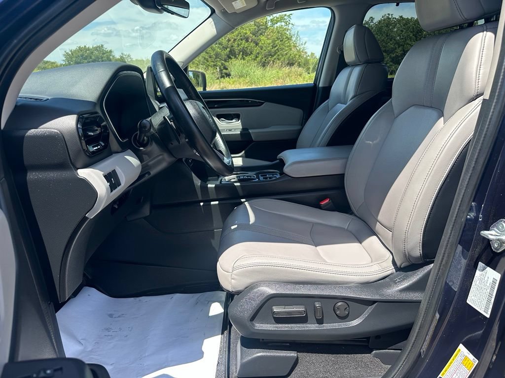 Used 2023 Honda Pilot Touring image 11