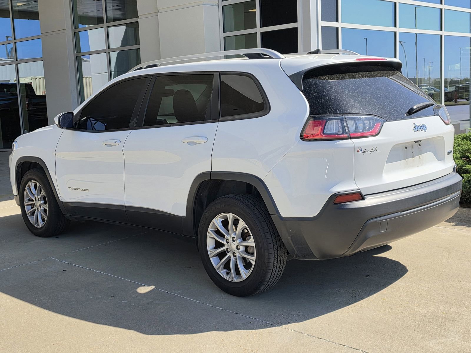 Used 2021 Jeep Cherokee Latitude w/ Mopar Interior Package image 6