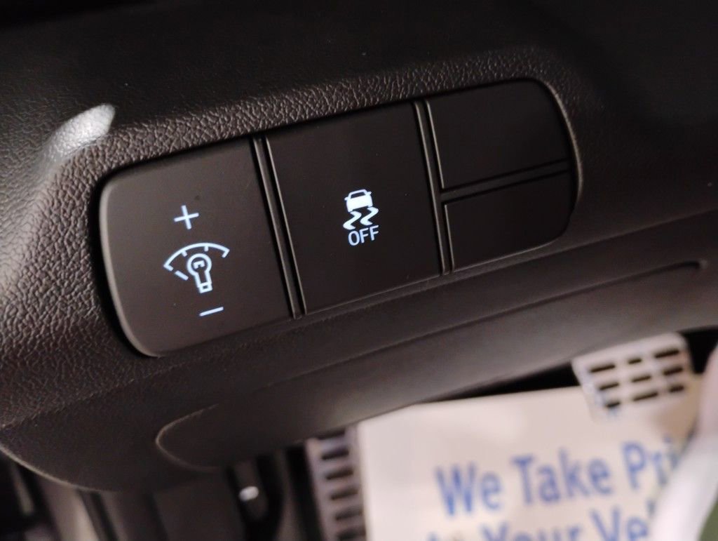 Used 2025 Hyundai Elantra Sport image 33