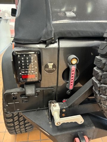 Used 2018 Jeep Wrangler Unlimited Sport w/ Connectivity Group AWD/4WD image 10