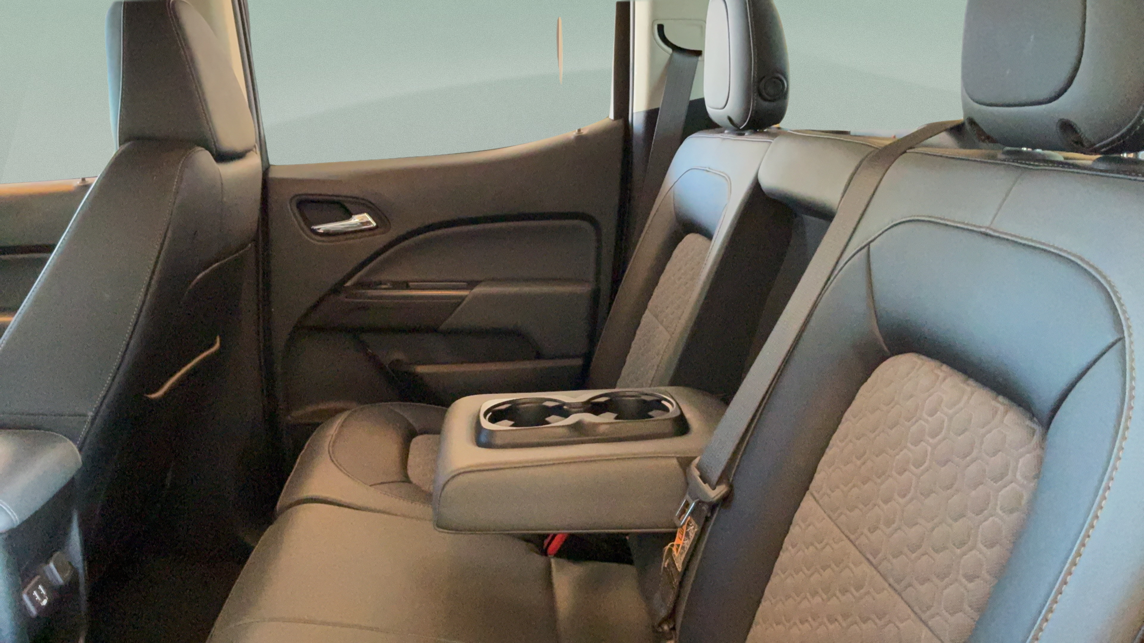 Used 2022 Chevrolet Colorado Z71 AWD/4WD image 19