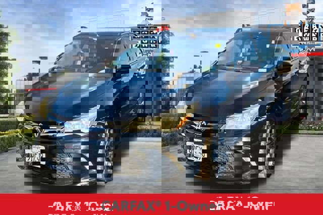 Used 2015 Toyota Camry SE image 2