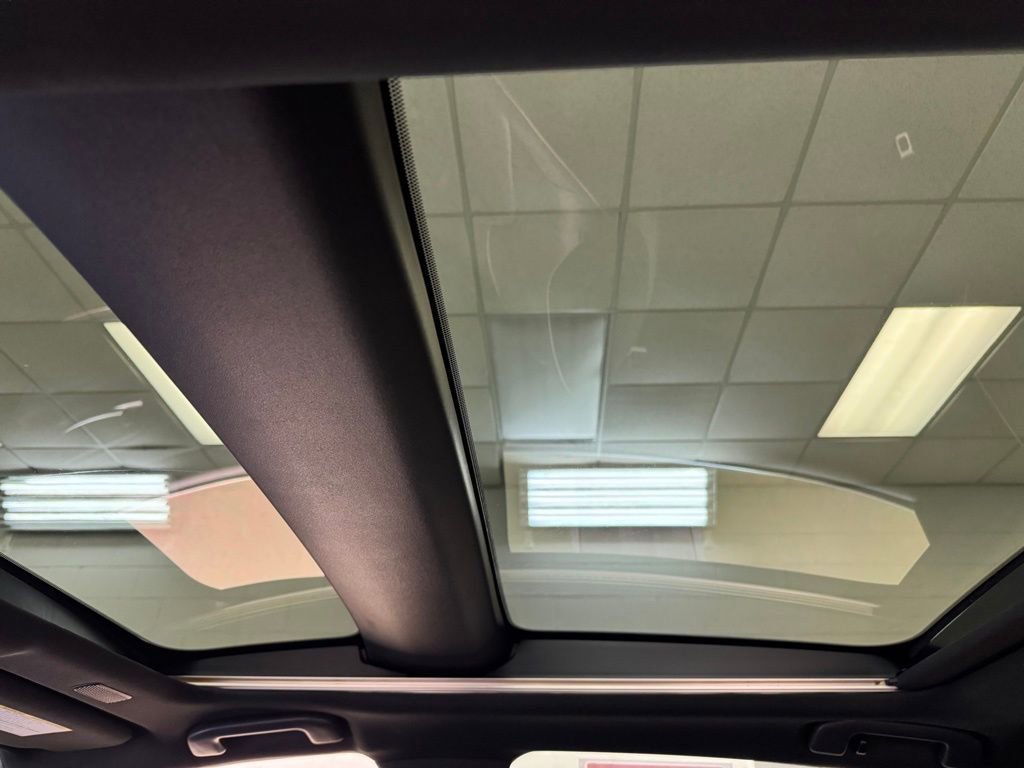 Used 2023 Toyota Crown Limited image 18