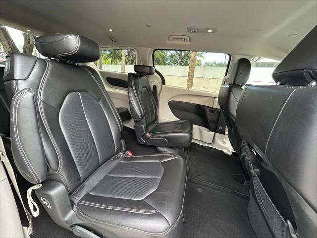 Certified 2023 Chrysler Pacifica Touring-L FWD image 35