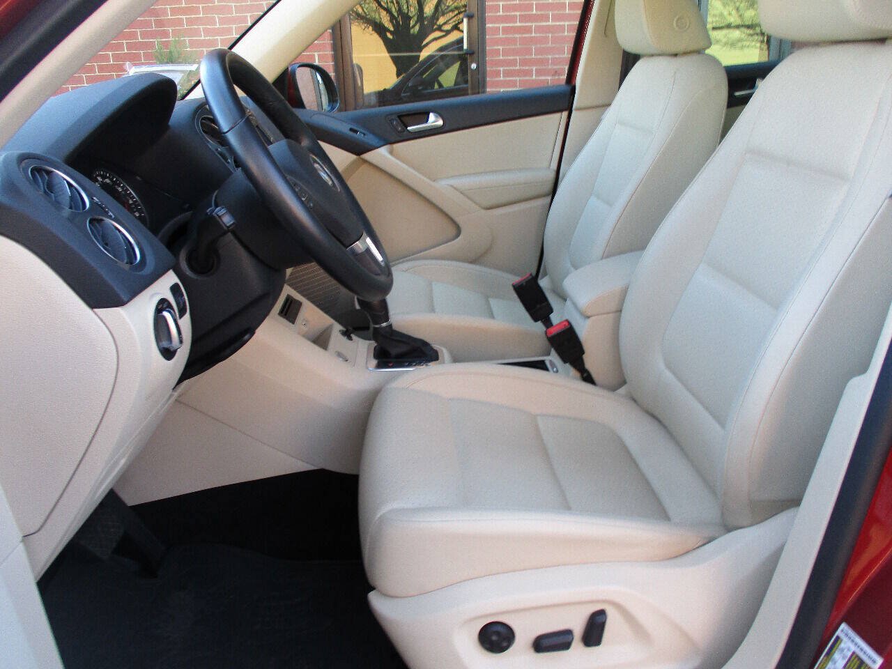 Used 2016 Volkswagen Tiguan SE AWD/4WD image 17