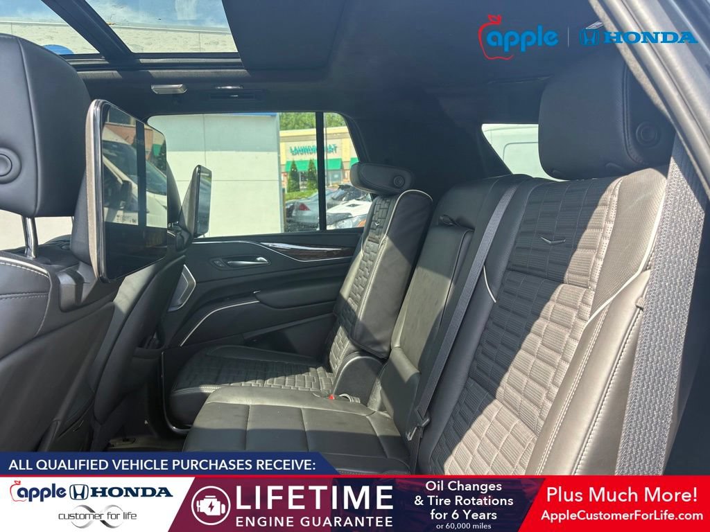 Used 2023 Cadillac Escalade Sport Platinum w/ LPO, ONYX Package AWD/4WD image 5