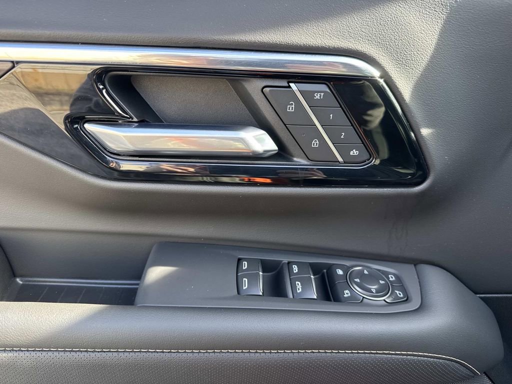 New 2026 Chevrolet Suburban Premier image 22