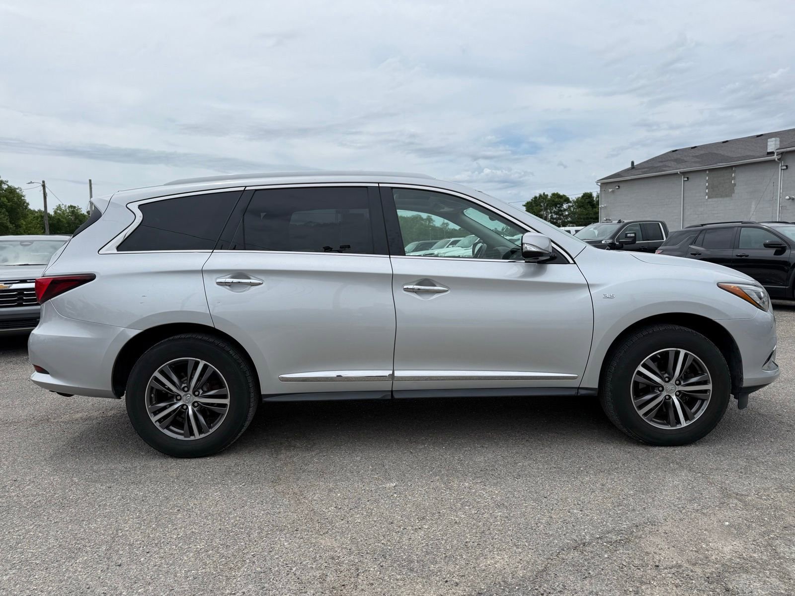 Used 2017 INFINITI QX60 Luxe w/ Premium Plus Package AWD/4WD image 8