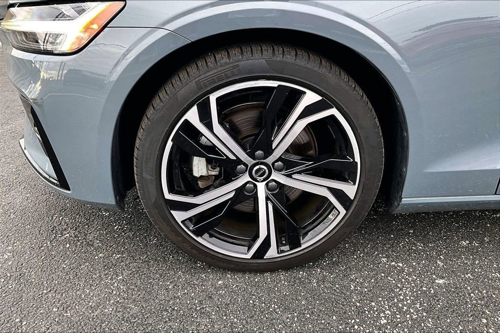 Used 2024 Volvo S60 B5 Core image 11