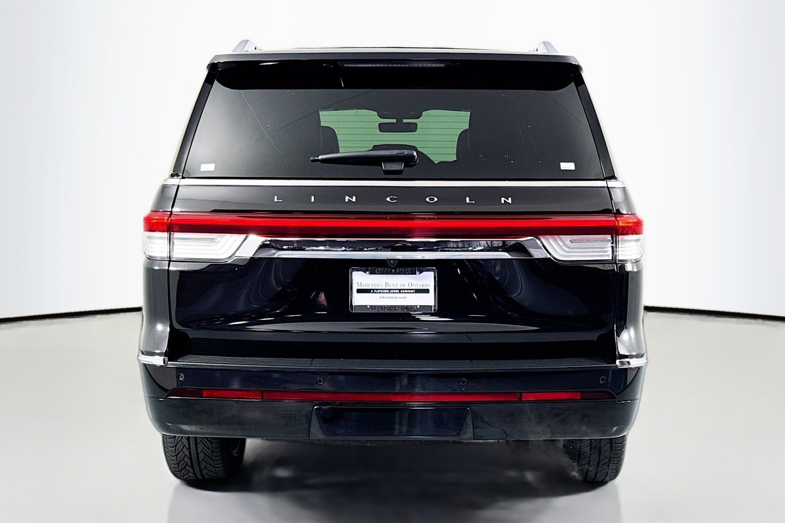 Used 2024 Lincoln Navigator Premiere AWD/4WD image 3