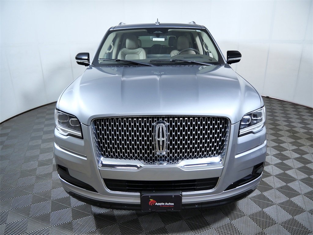 Used 2022 Lincoln Navigator Reserve image 3