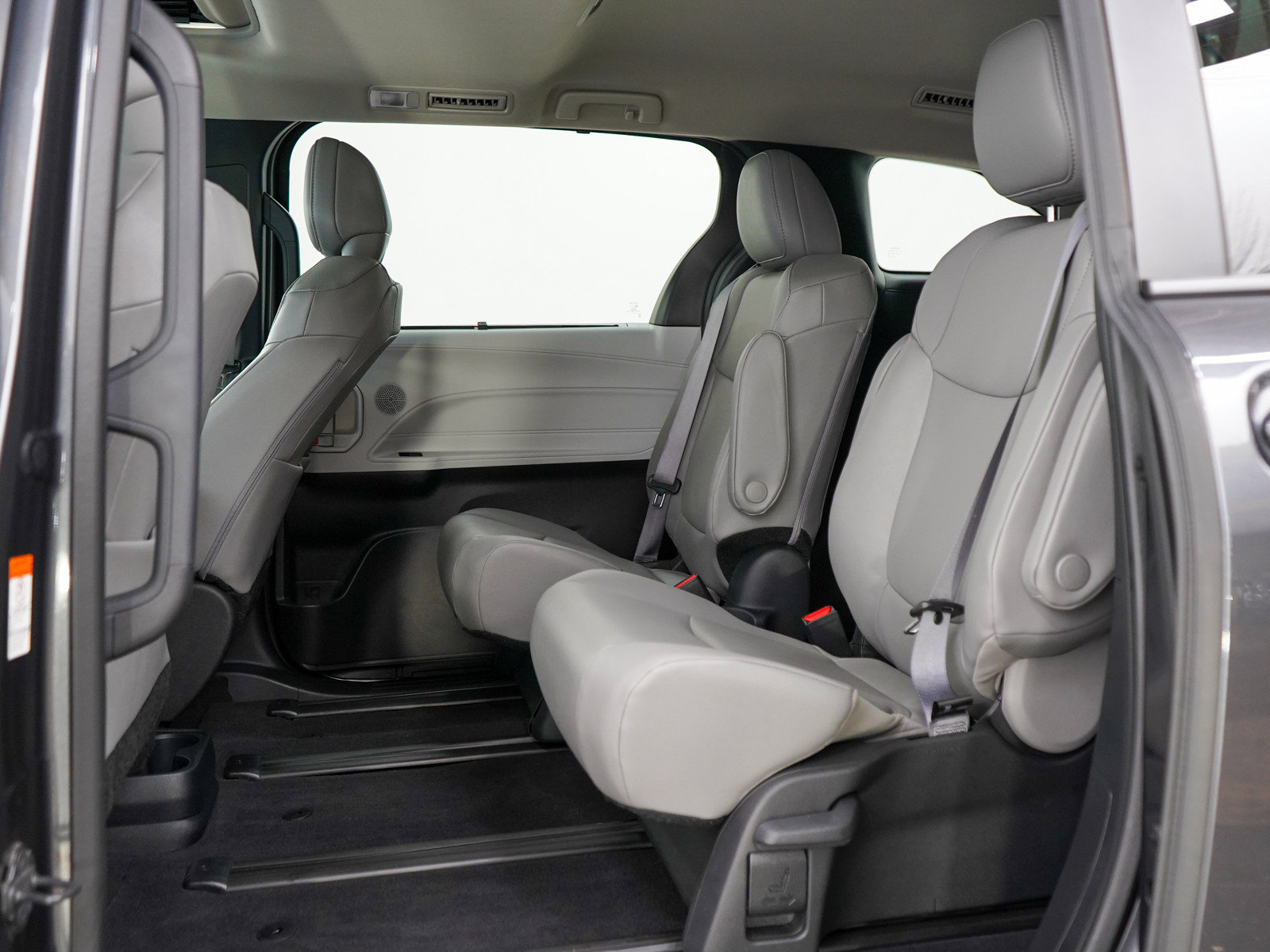 Used 2025 Toyota Sienna XLE AWD/4WD image 20