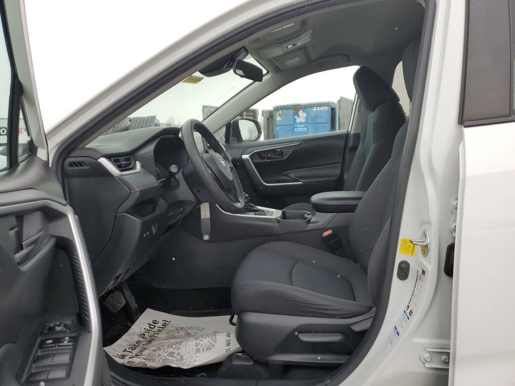 Used 2021 Toyota RAV4 LE image 30