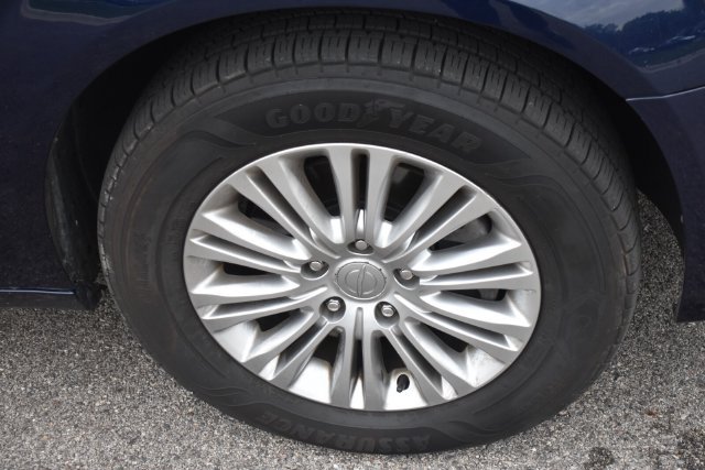 Used 2015 Chrysler Town & Country Touring-L w/ Driver Convenience Group FWD image 11