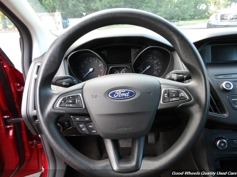 Used 2018 Ford Focus SE FWD image 14