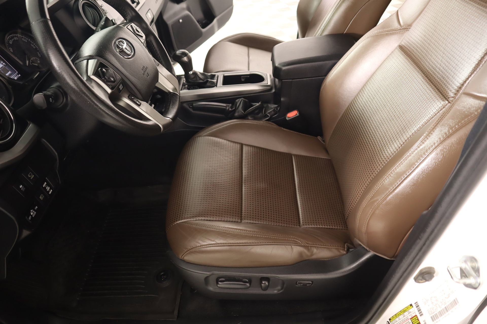 Used 2021 Toyota Tacoma Limited image 13