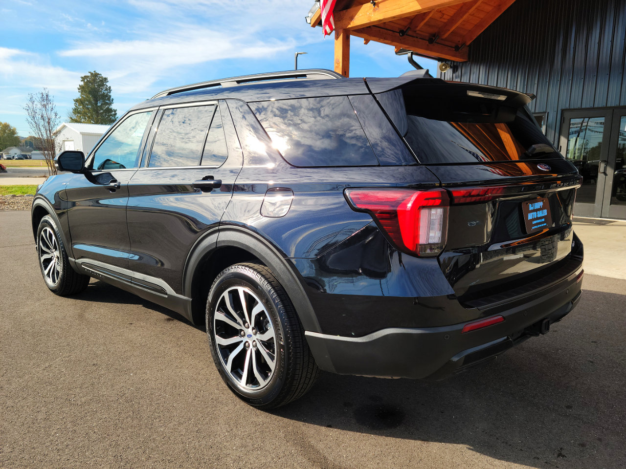 Used 2025 Ford Explorer ST-Line image 6