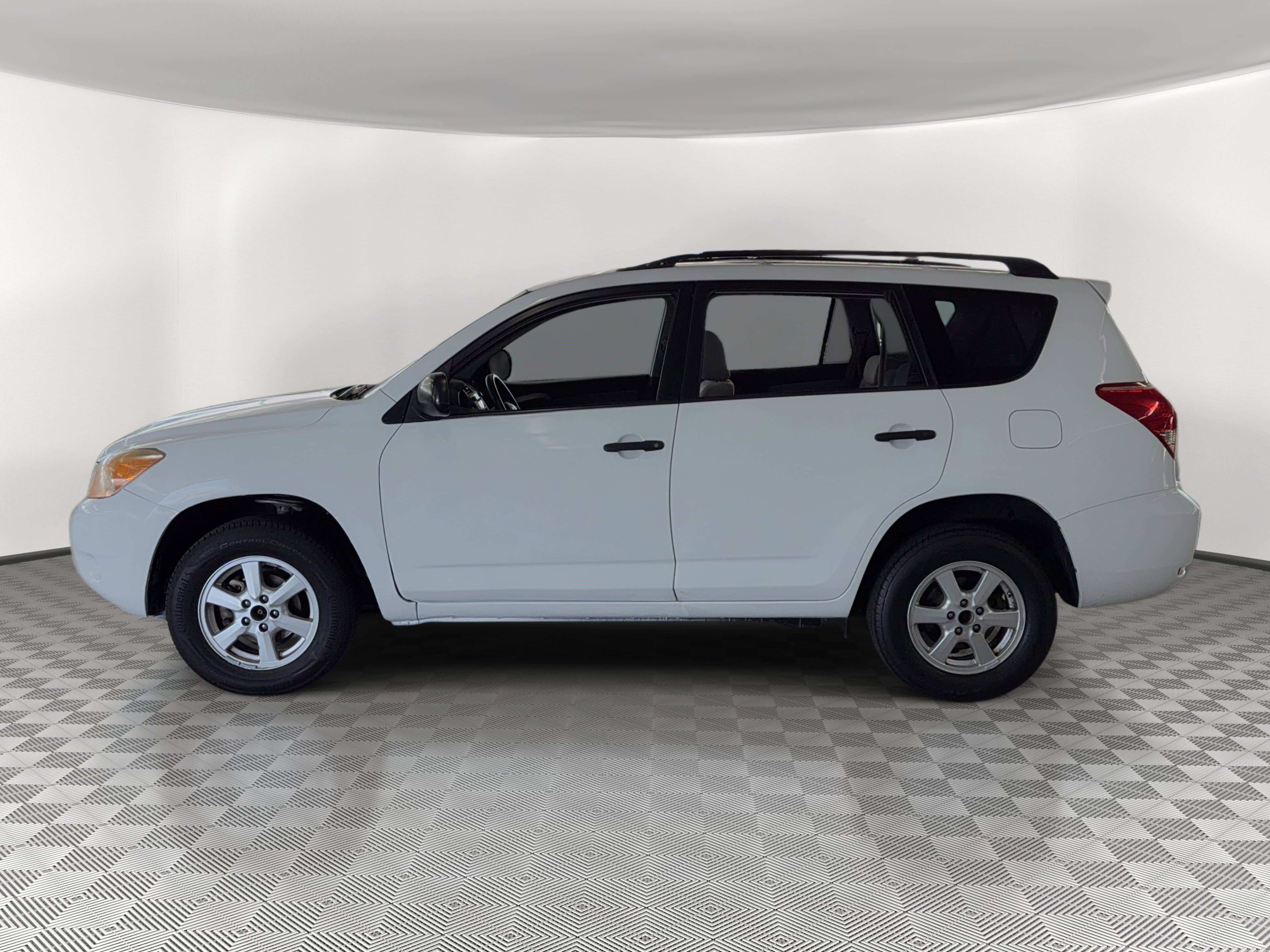 Used 2008 Toyota RAV4 2WD image 2