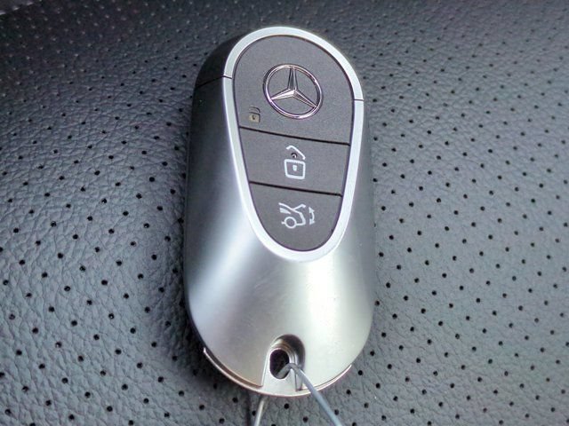 Used 2026 Mercedes-Benz GLC 300 4MATIC image 30