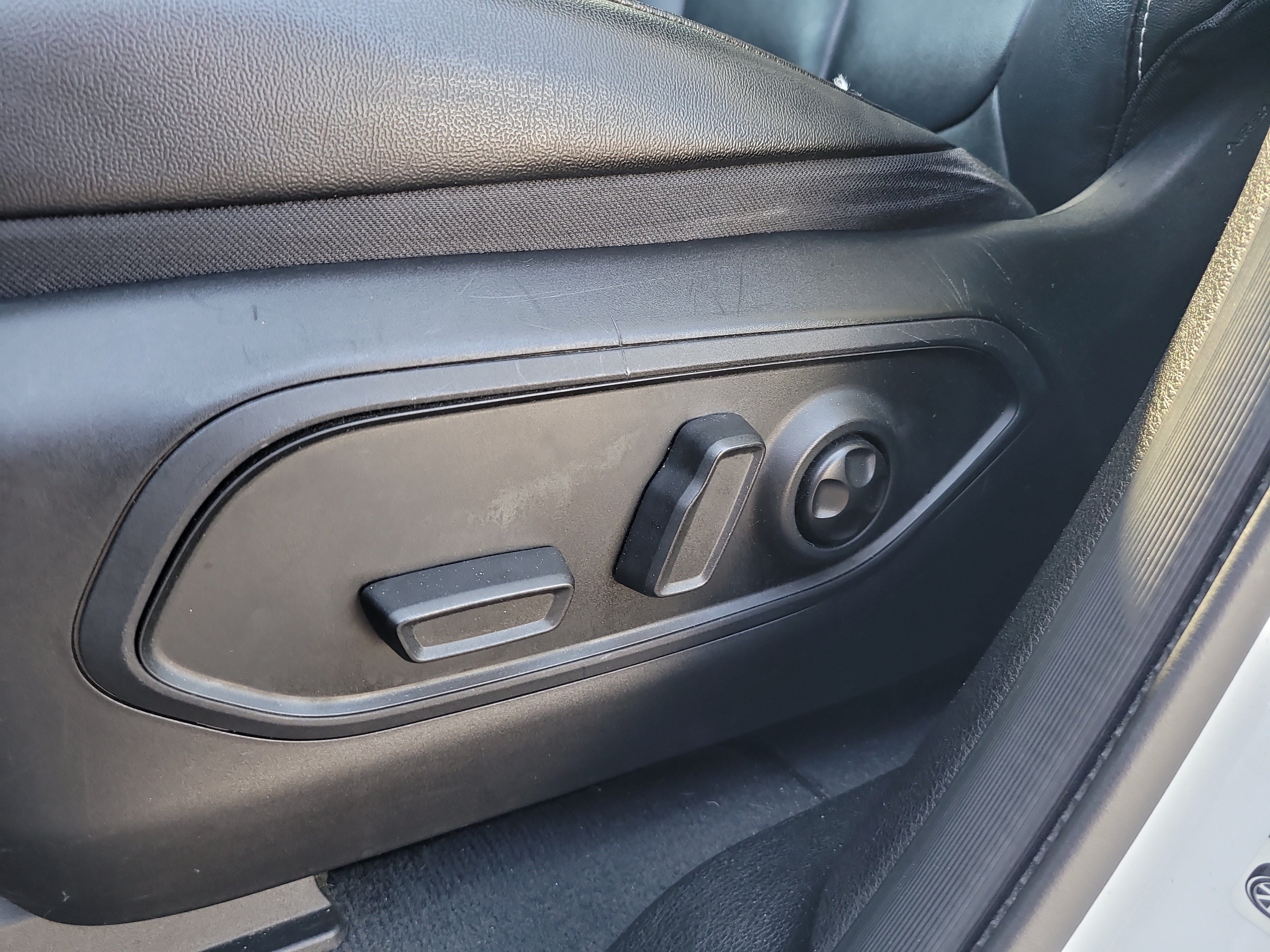Used 2023 Jeep Grand Cherokee L Limited w/ Black Appearance Package RWD image 19