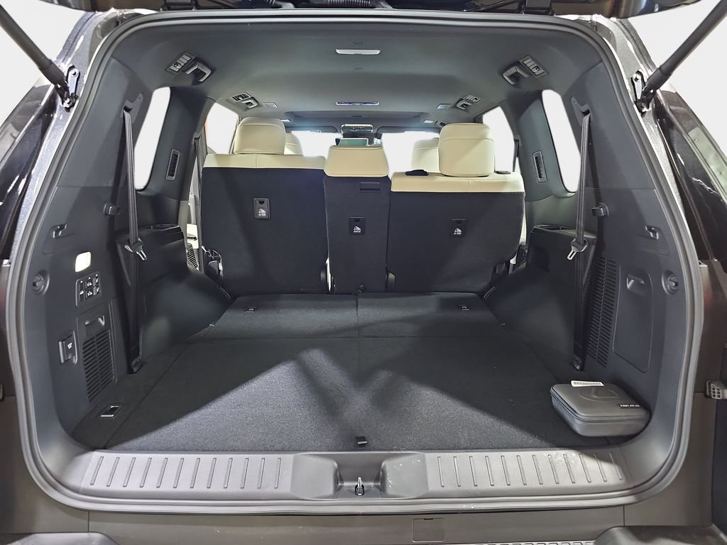 New 2026 Lexus LX 600 4WD w/ Luxury Package image 12