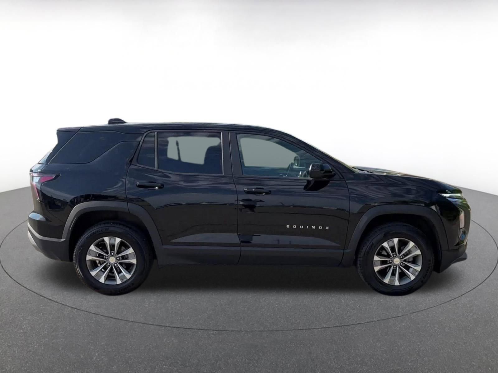 Used 2025 Chevrolet Equinox LT FWD image 16