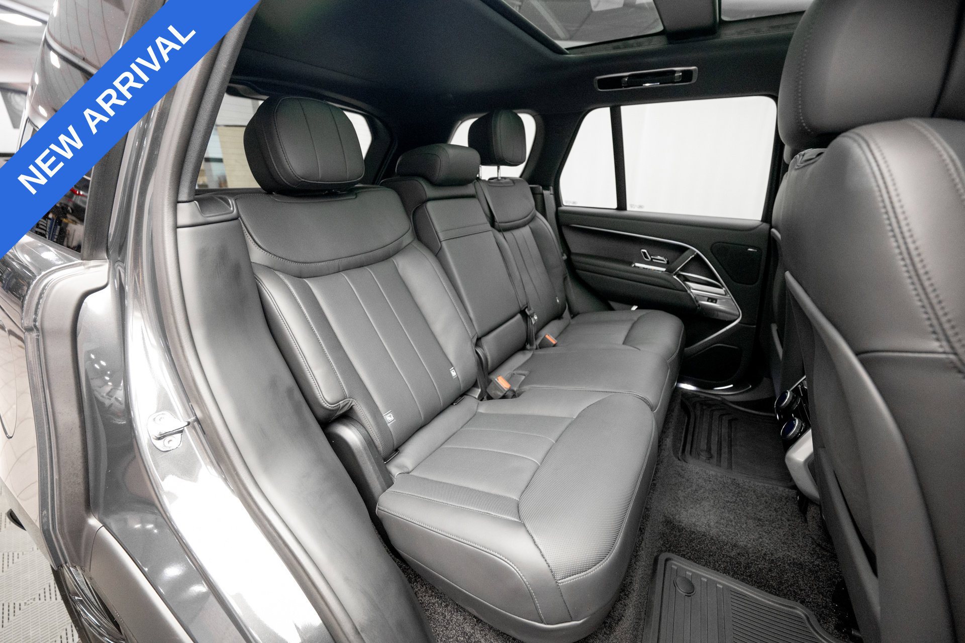 Used 2025 Land Rover Range Rover SE AWD/4WD image 19