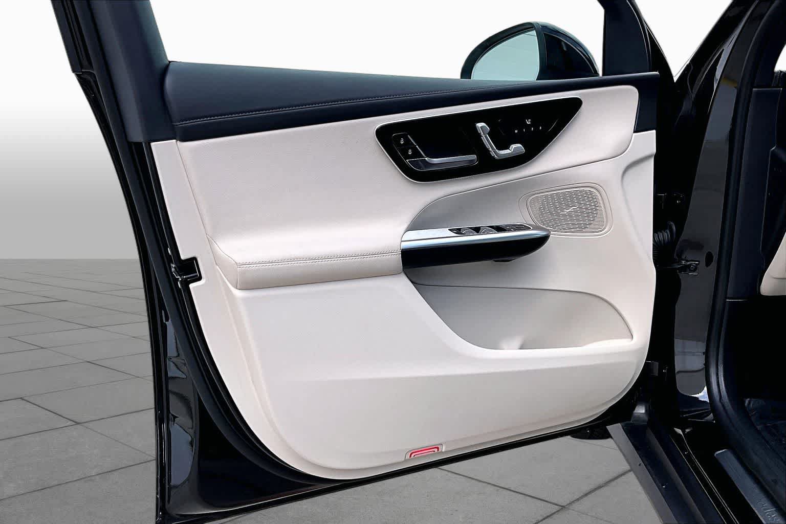 Used 2025 Mercedes-Benz GLC 300 image 19