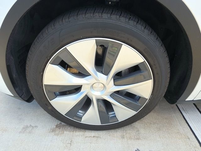 Used 2023 Tesla Model Y Long Range image 10