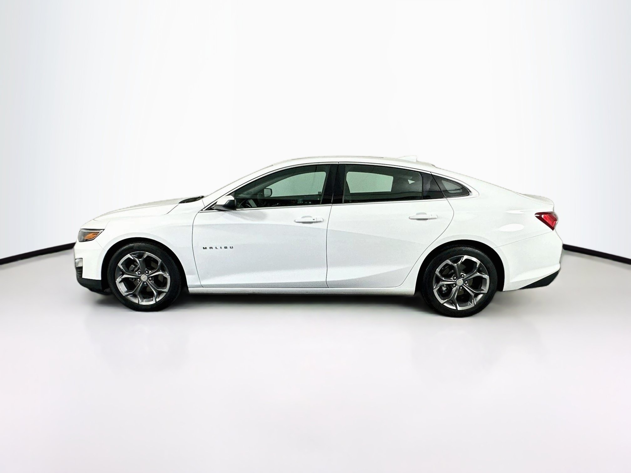 Used 2022 Chevrolet Malibu LT FWD image 4