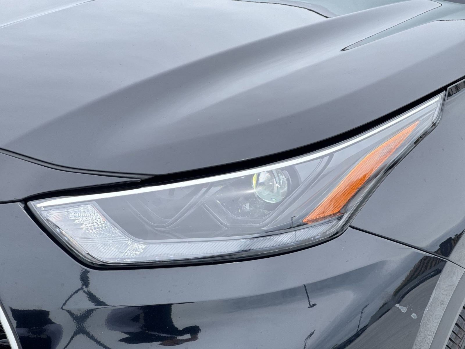 Used 2022 Toyota Highlander XLE image 11