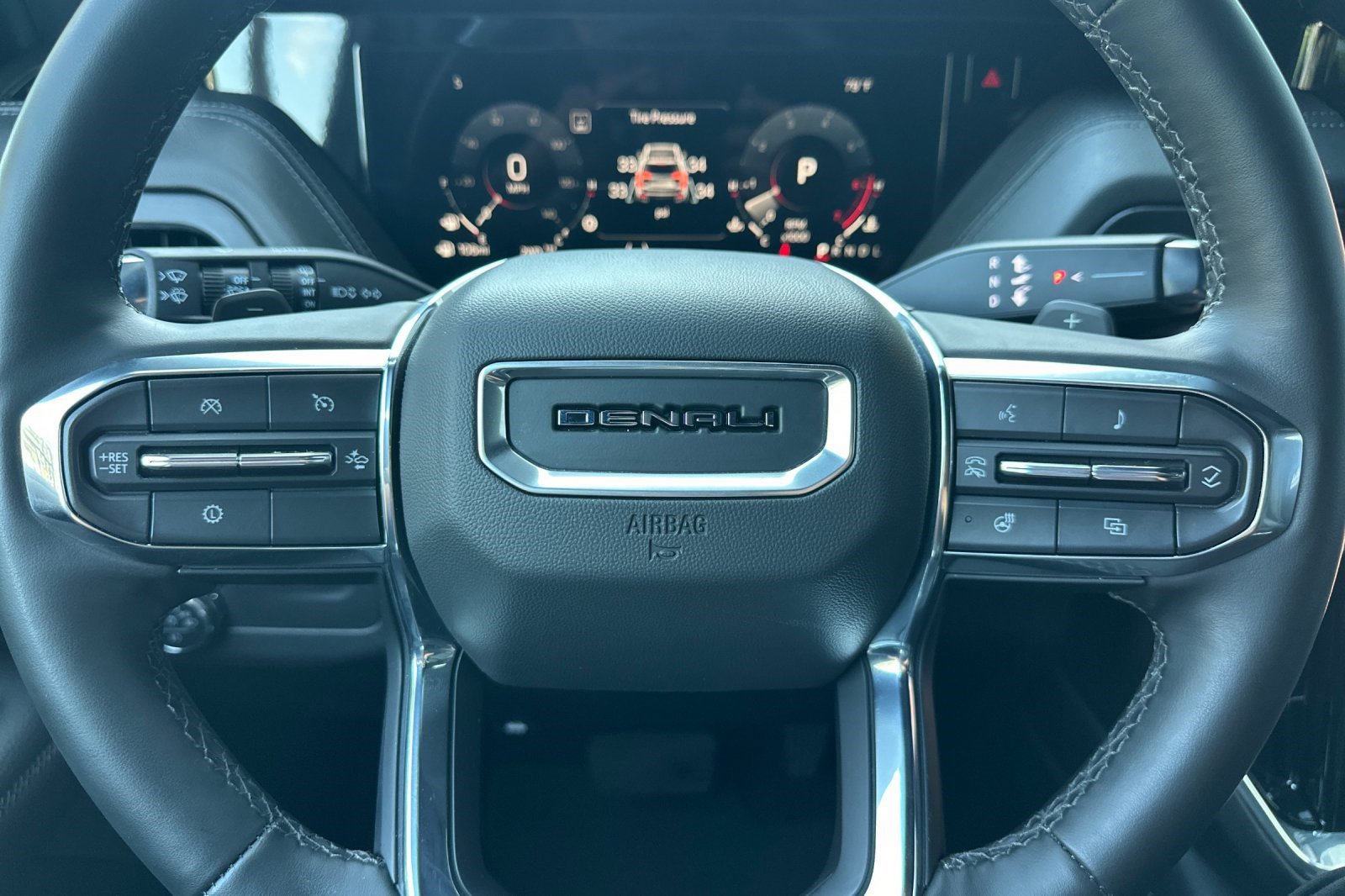 Used 2025 GMC Yukon Denali AWD/4WD image 10