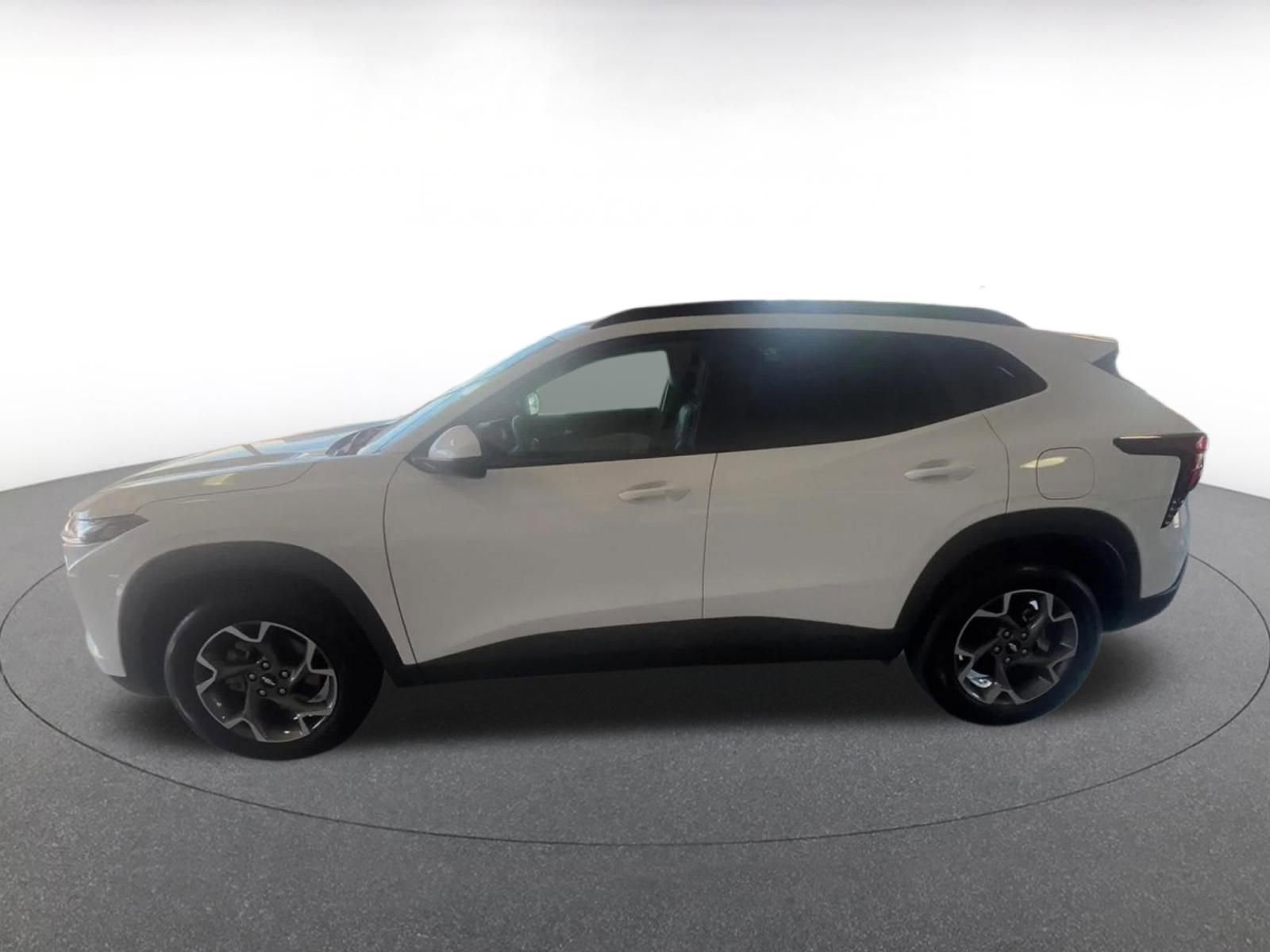 Used 2025 Chevrolet Trax LT w/ LT Convenience Package FWD image 8
