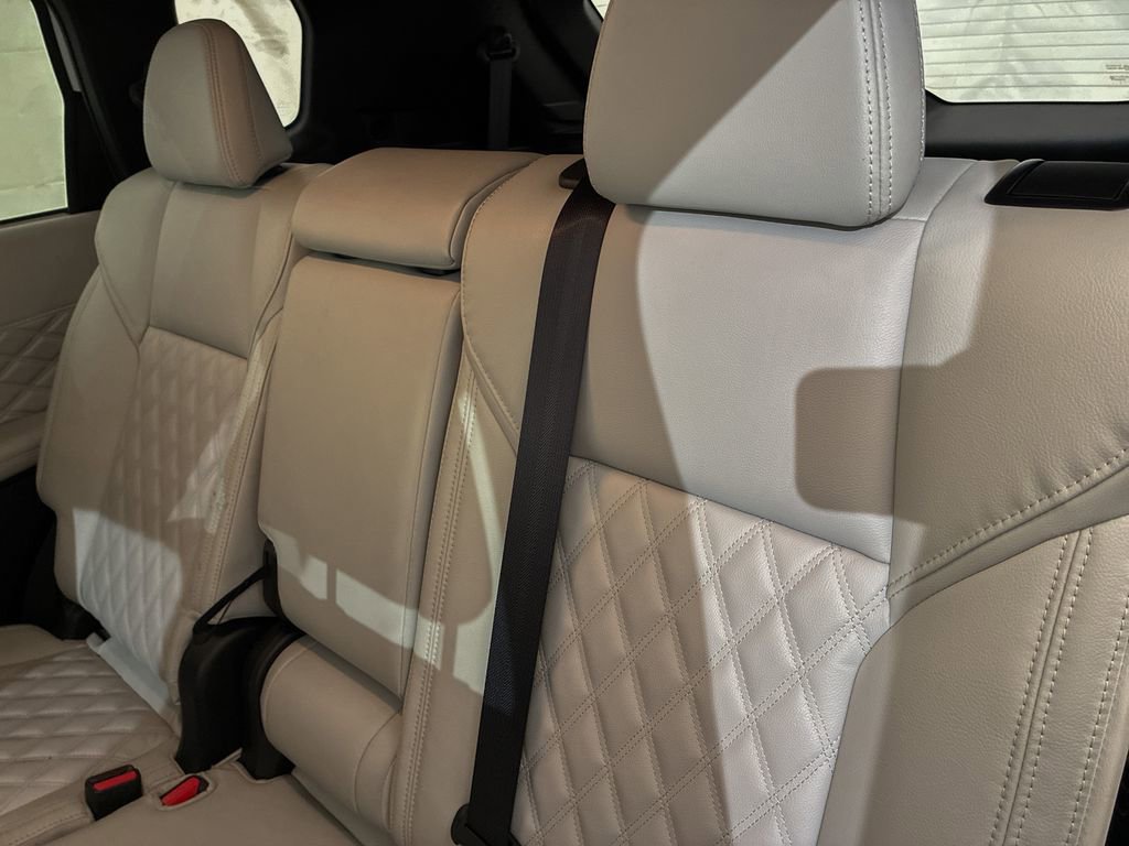 Used 2024 Mitsubishi Outlander SEL AWD/4WD image 11
