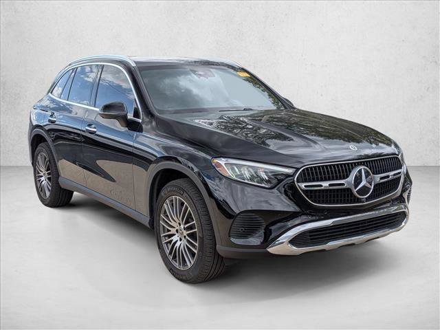 Used 2025 Mercedes-Benz GLC 300 4MATIC image 3