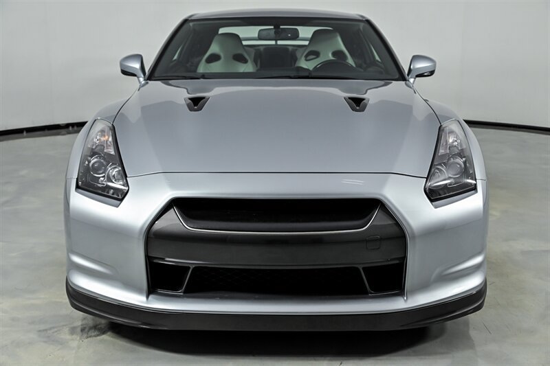 Used 2009 Nissan GT-R Premium AWD/4WD image 4