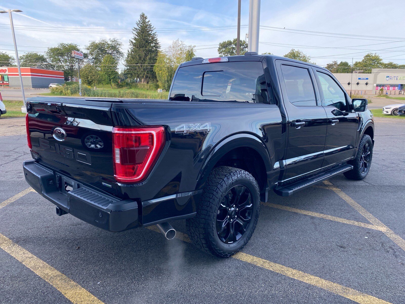 Used 2022 Ford F150 XLT w/ Equipment Group 302A High AWD/4WD image 6