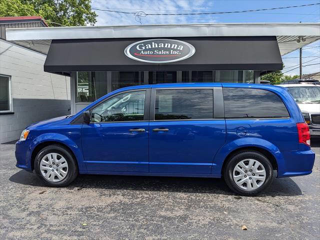 Used 2020 Dodge Grand Caravan SE w/ UConnect Hands-Free Group FWD image 2