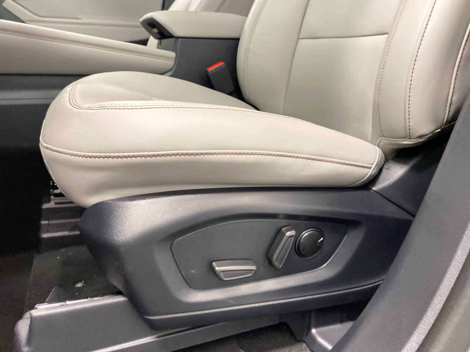 New 2026 Ford Explorer Active w/ Active Comfort Package AWD/4WD image 48