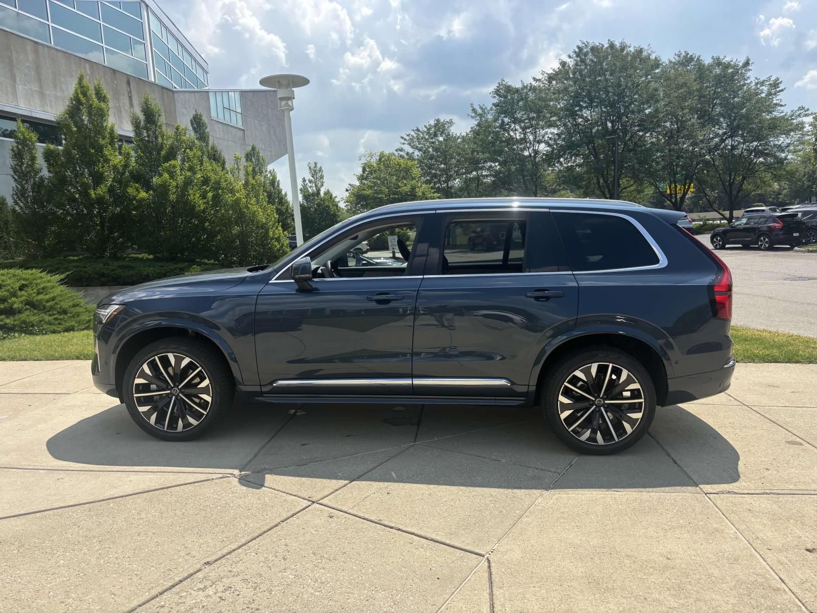 New 2026 Volvo XC90 B5 Plus w/ Protection Package Premier image 4