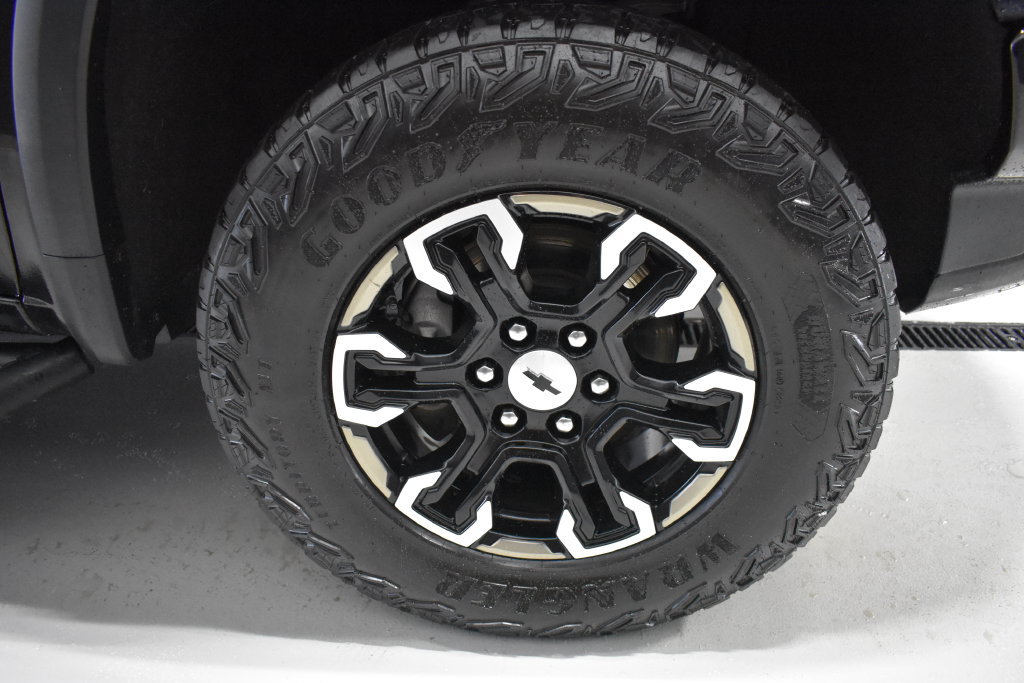 Used 2023 Chevrolet Silverado 1500 ZR2 w/ Technology Package AWD/4WD image 10